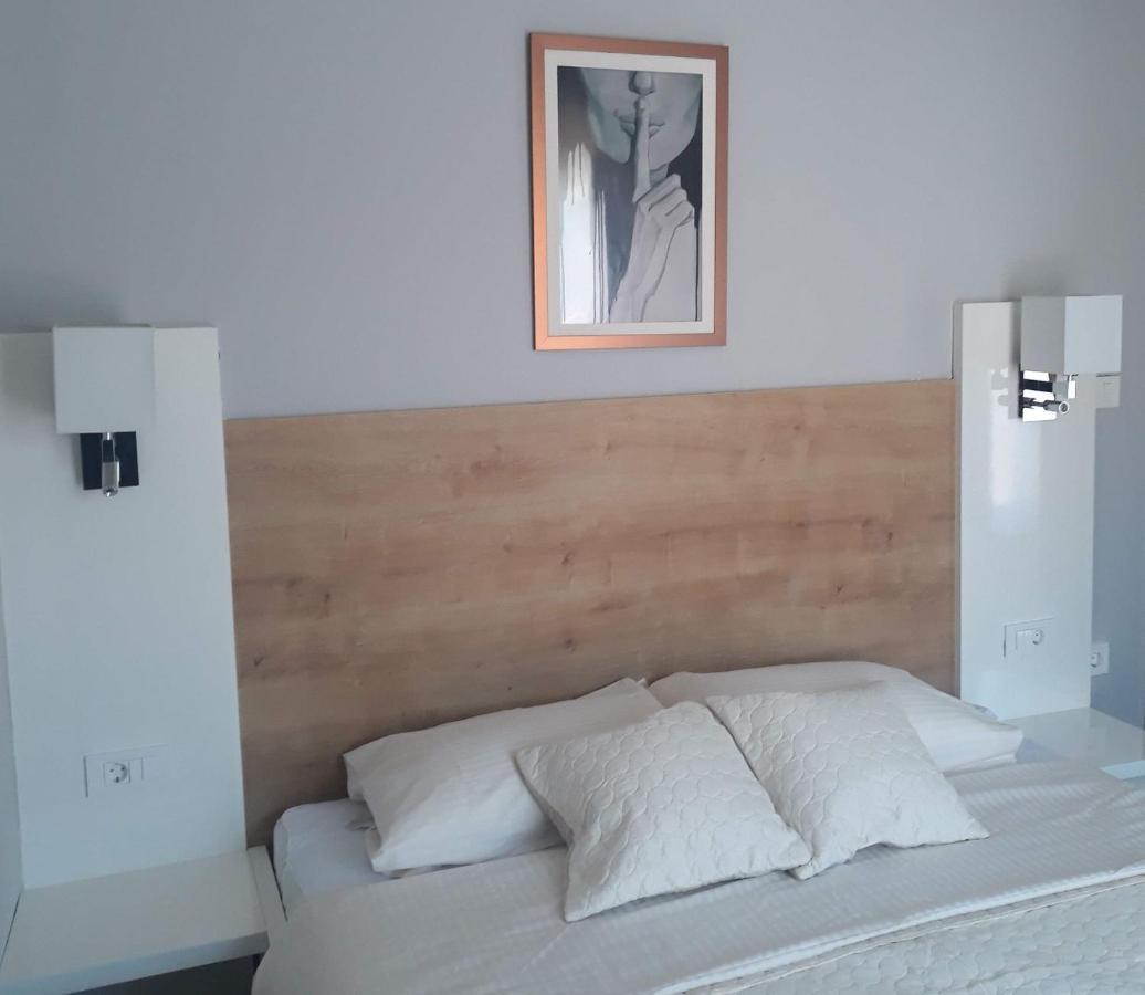 Apartments Orsula Near Old Town Sibenik Room photo